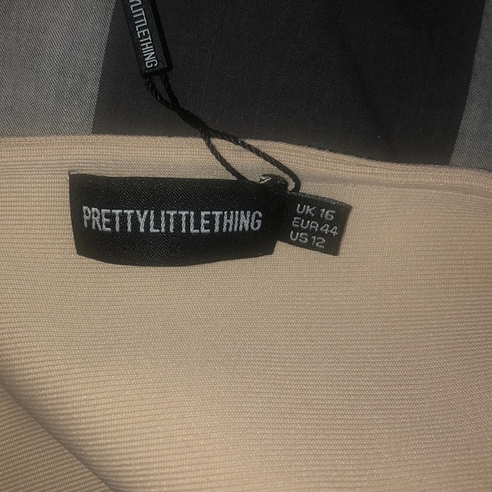 PrettyLittleThing Swim Top - Picture 3 of 3